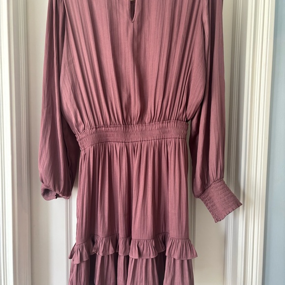 Evereve Medium satin dress - in new condition, worn one time - Picture 2 of 3